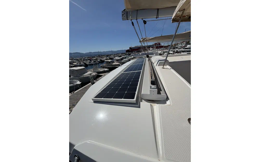 slider 12 Fountaine Pajot Astrea 42