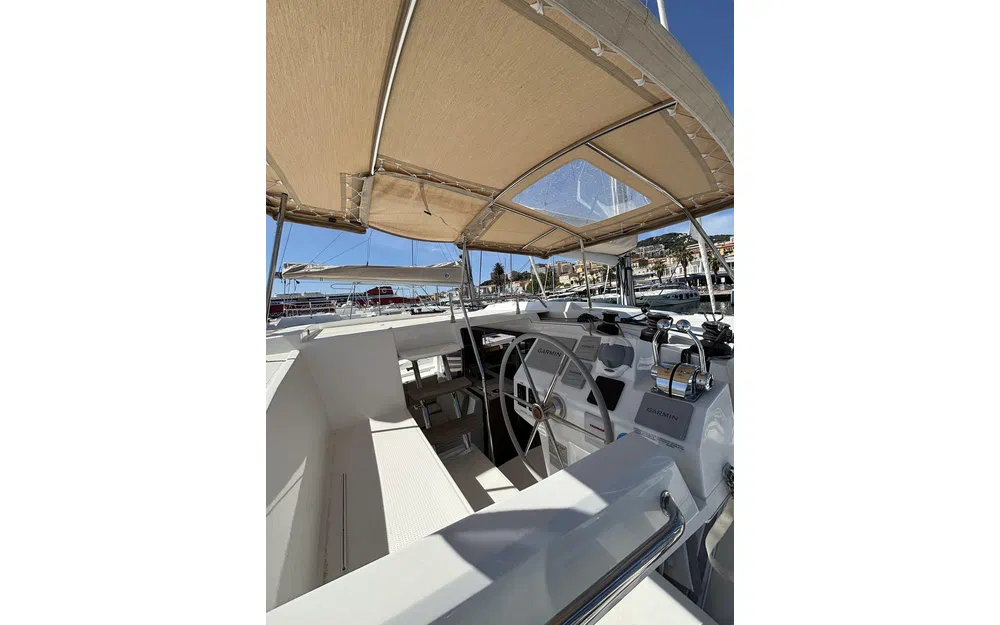slider 13 Fountaine Pajot Astrea 42