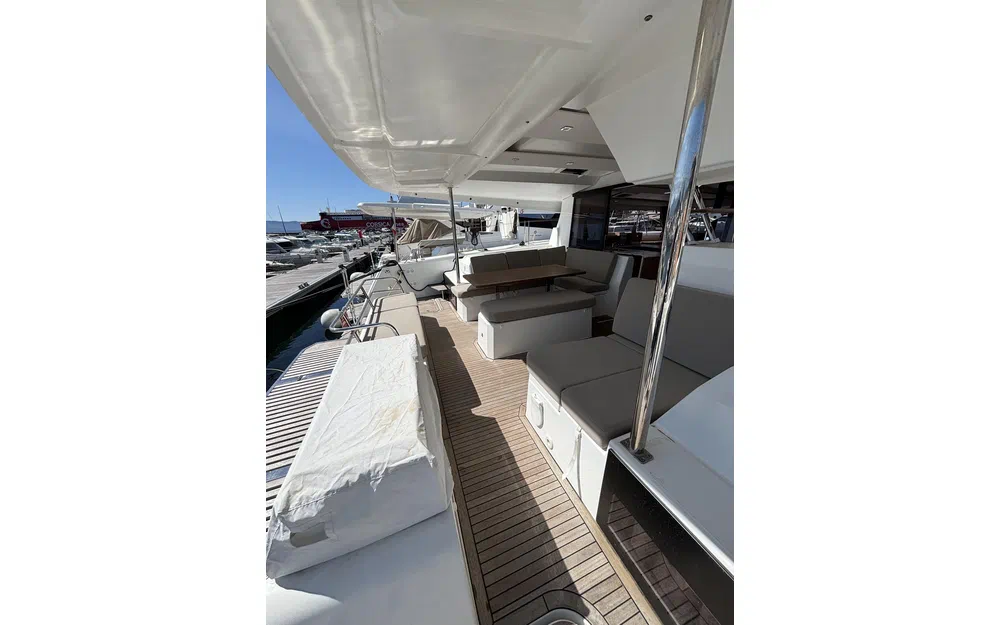 slider 1 Fountaine Pajot Astrea 42
