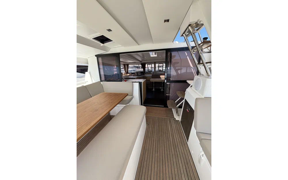 slider 2 Fountaine Pajot Astrea 42