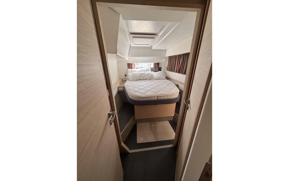slider 6 Fountaine Pajot Astrea 42