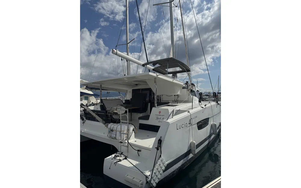 slider 0 Fountaine Pajot Lucia 40