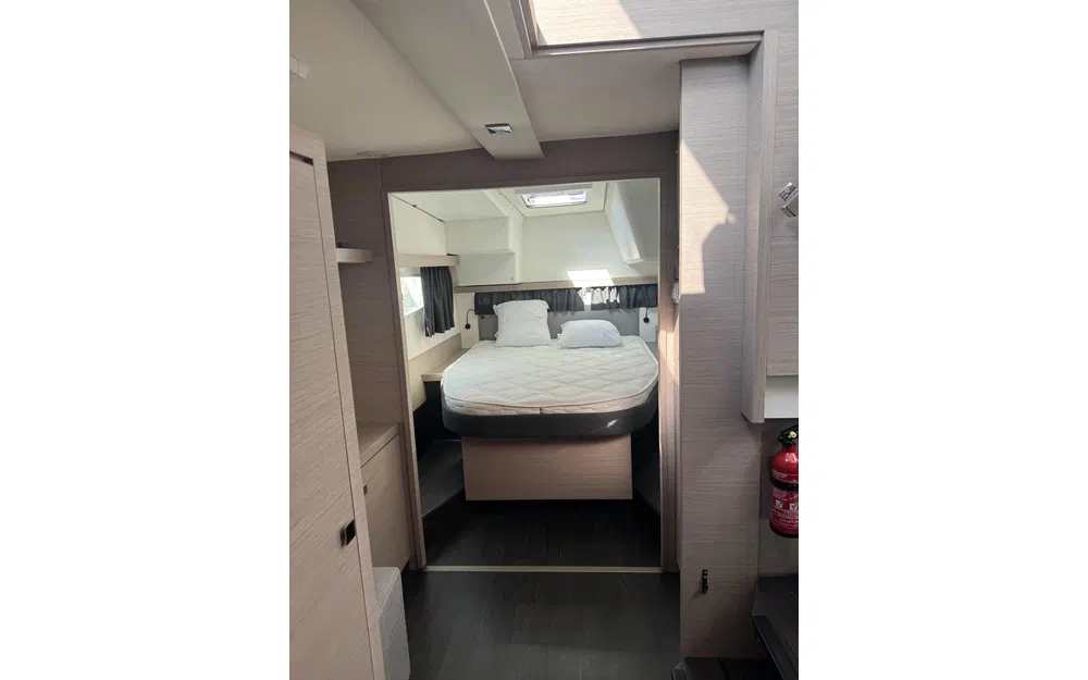 slider 12 Fountaine Pajot Lucia 40
