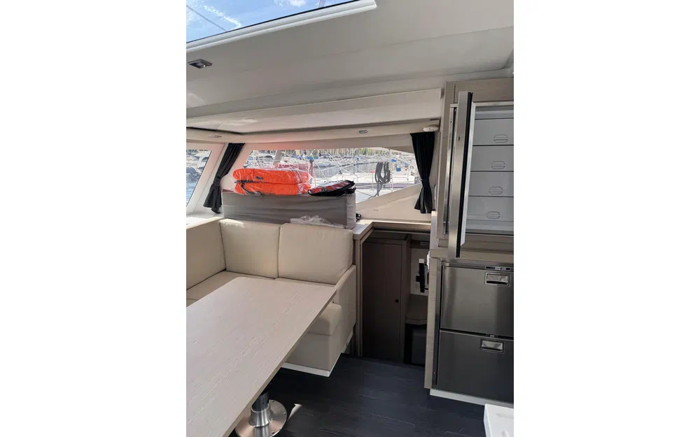 slider 13 Fountaine Pajot Lucia 40