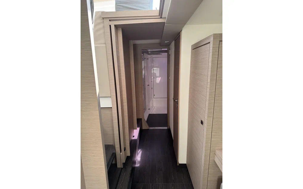slider 14 Fountaine Pajot Lucia 40
