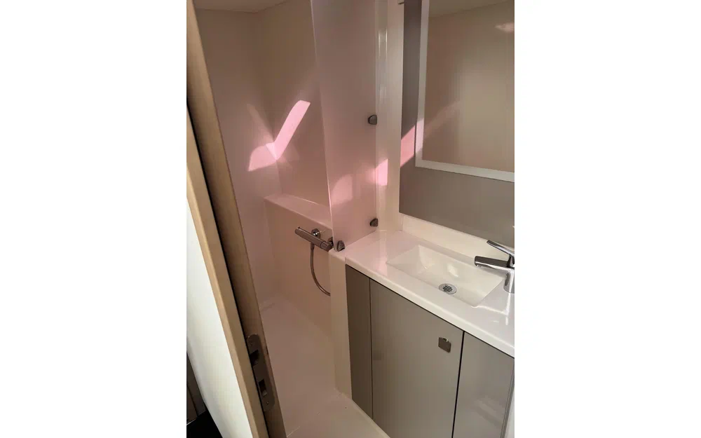 slider 15 Fountaine Pajot Lucia 40