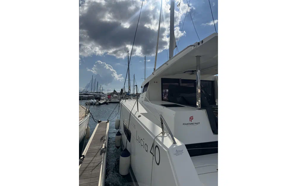 slider 2 Fountaine Pajot Lucia 40