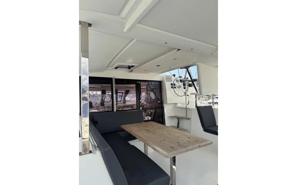 slider 3 Fountaine Pajot Lucia 40