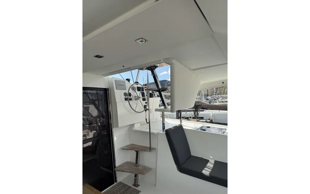 slider 4 Fountaine Pajot Lucia 40