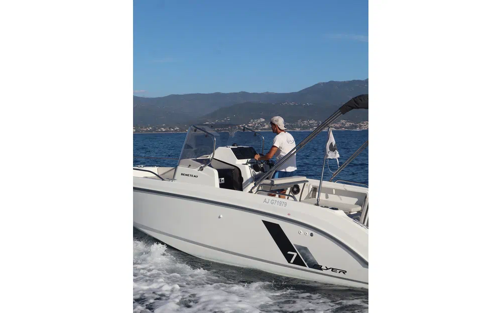 slider 1 Beneteau Flyer 7 SPACEdeck