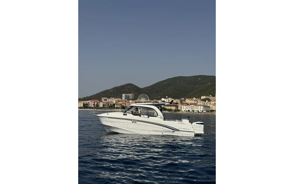 slider 11 Beneteau Antares 8 Fishing