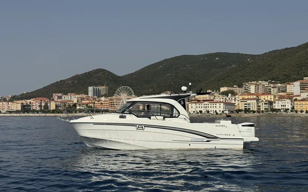slider 12 Beneteau Antares 8 Fishing