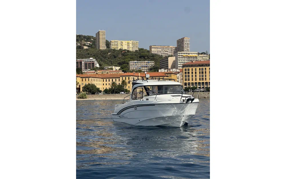 slider 14 Beneteau Antares 8 Fishing