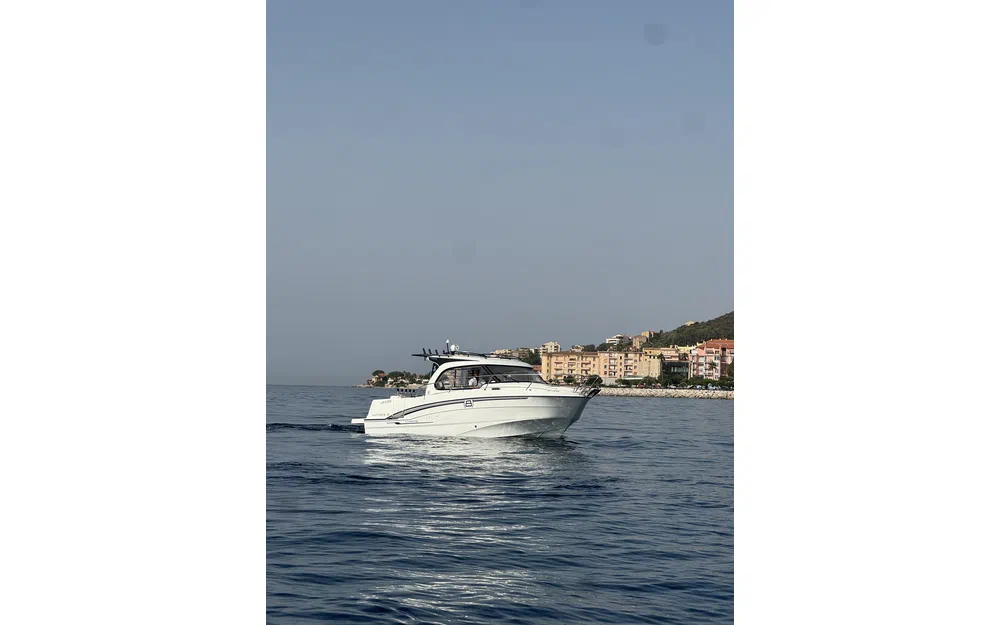 slider 16 Beneteau Antares 8 Fishing