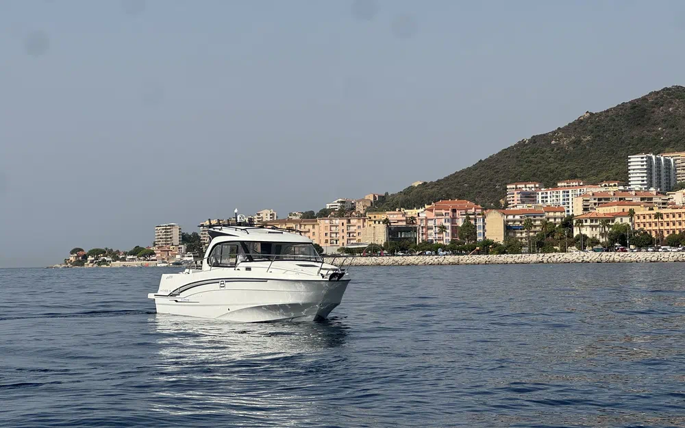 slider 17 Beneteau Antares 8 Fishing