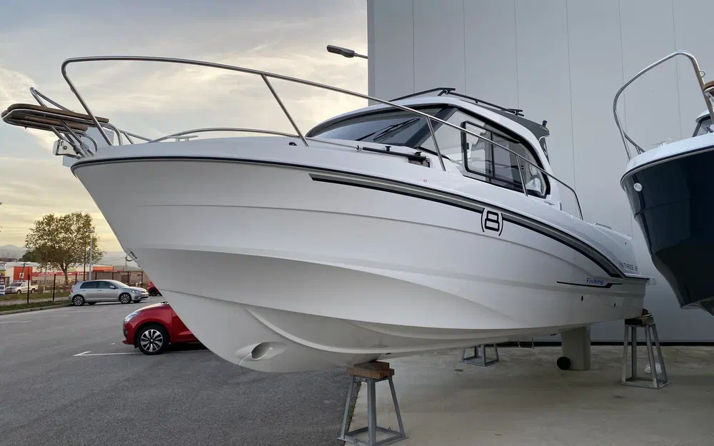 slider 21 Beneteau Antares 8 Fishing