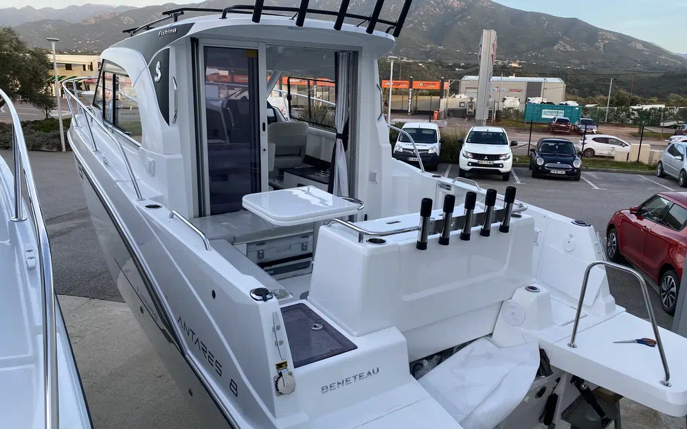 slider 24 Beneteau Antares 8 Fishing