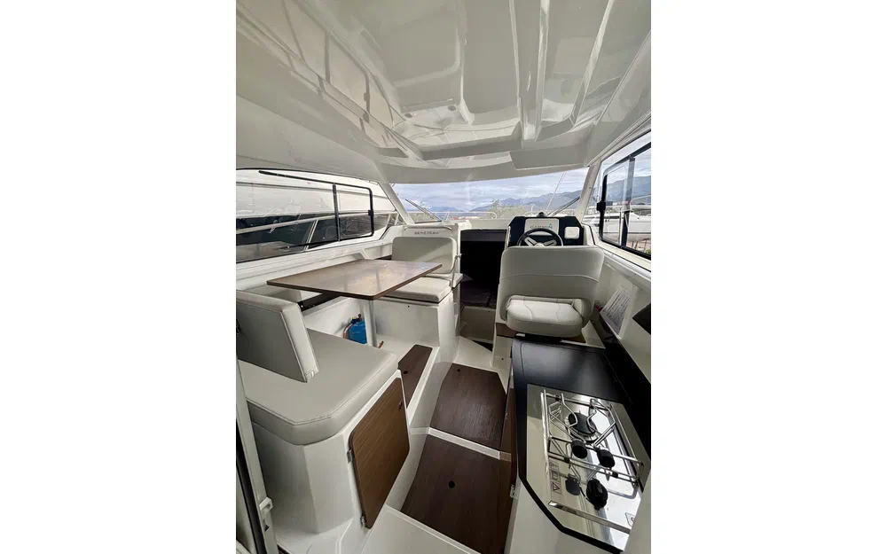 slider 26 Beneteau Antares 8 Fishing