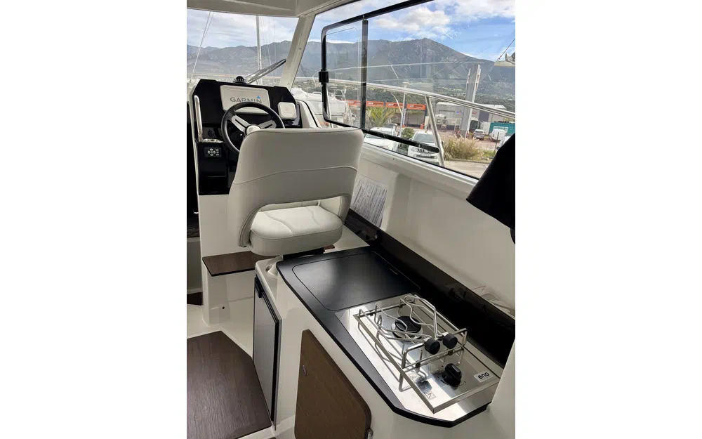slider 27 Beneteau Antares 8 Fishing