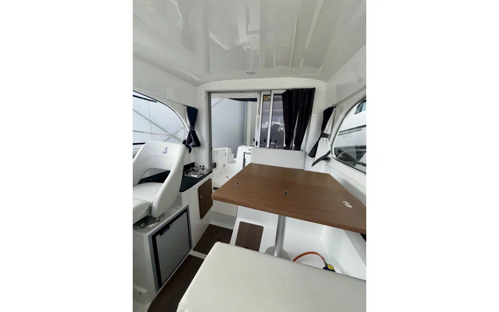 slider 30 Beneteau Antares 8 Fishing