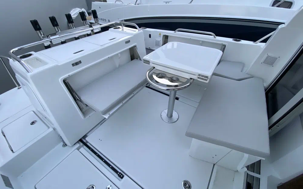 slider 36 Beneteau Antares 8 Fishing