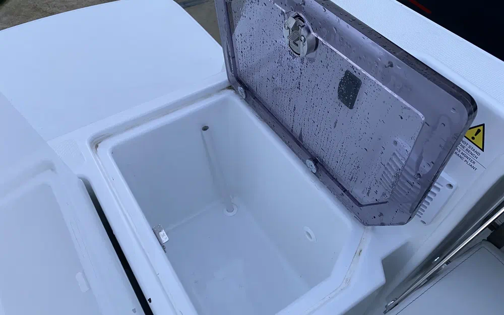 slider 40 Beneteau Antares 8 Fishing
