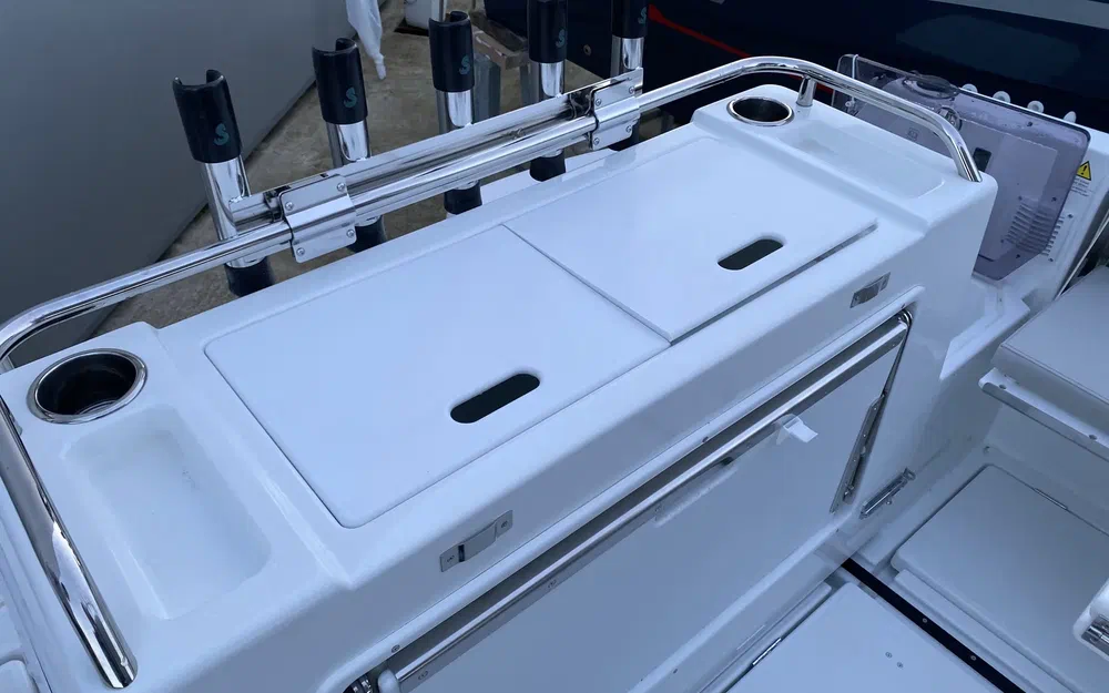 slider 42 Beneteau Antares 8 Fishing