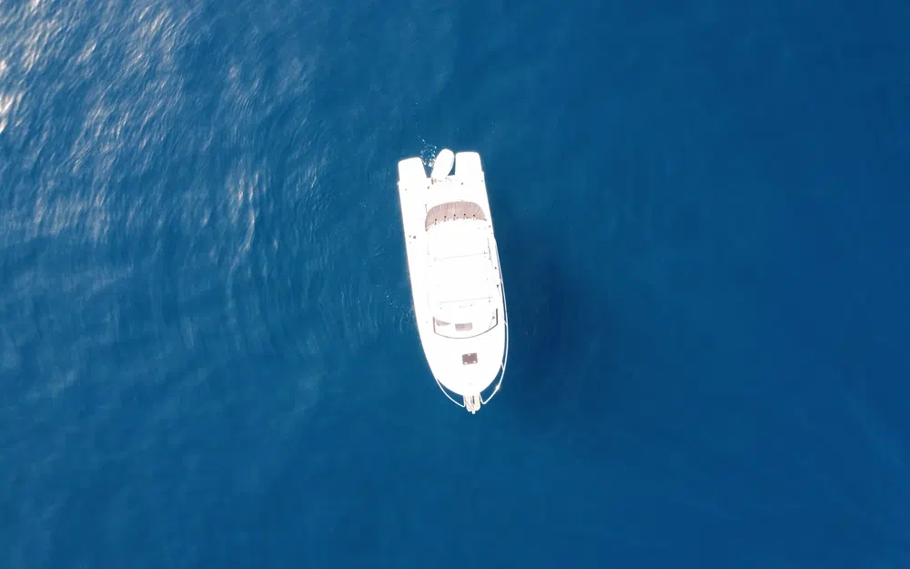 slider 4 Beneteau Antares 8 Fishing
