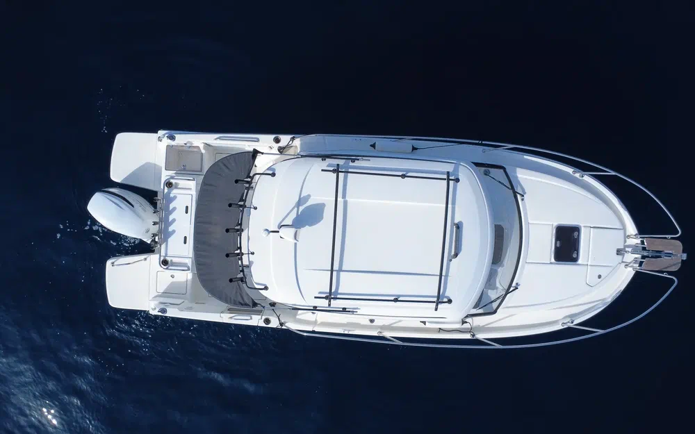 slider 6 Beneteau Antares 8 Fishing