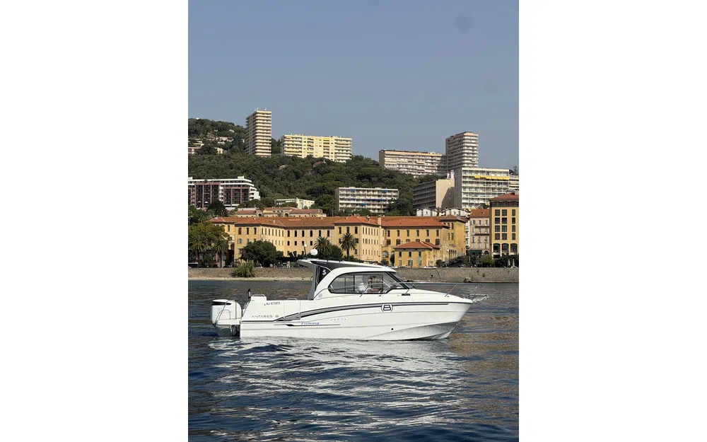 slider 7 Beneteau Antares 8 Fishing
