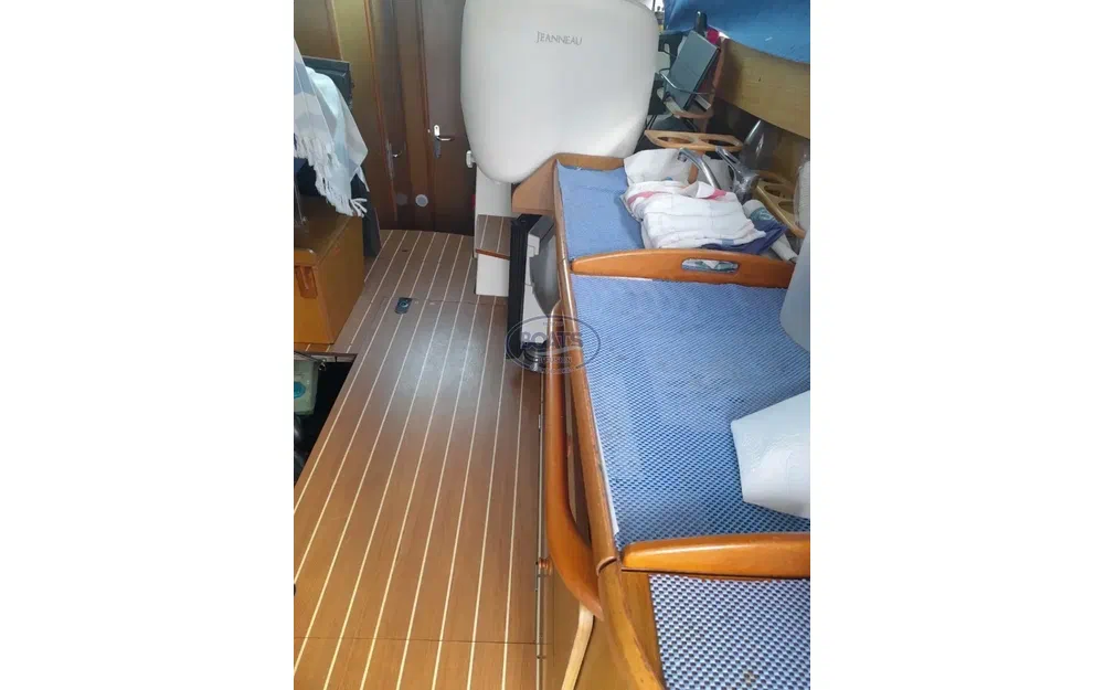 slider 6 Jeanneau Merry Fisher 925 Fly