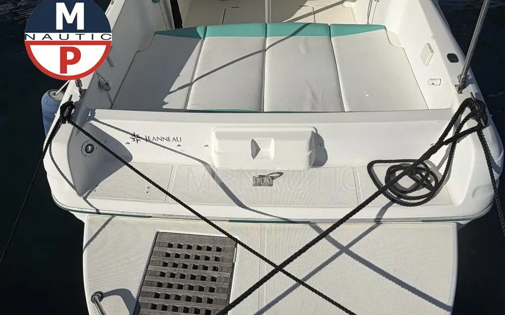 slider 10 Jeanneau Leader 705