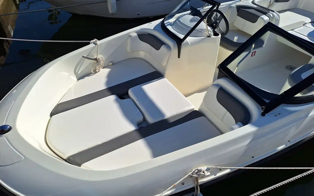 slider 1 Bayliner E6