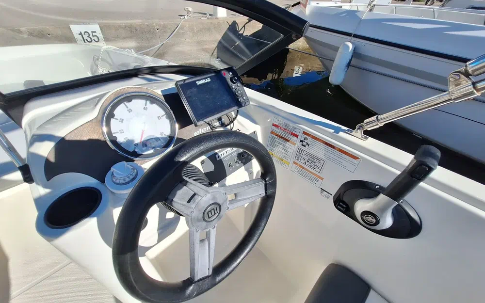 slider 4 Bayliner E6