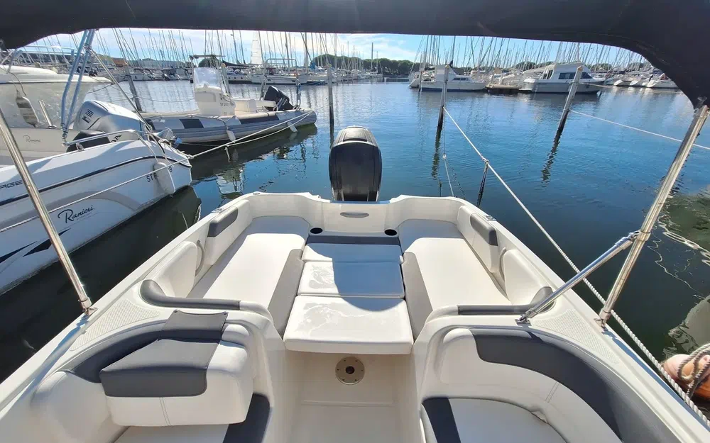 slider 8 Bayliner E6