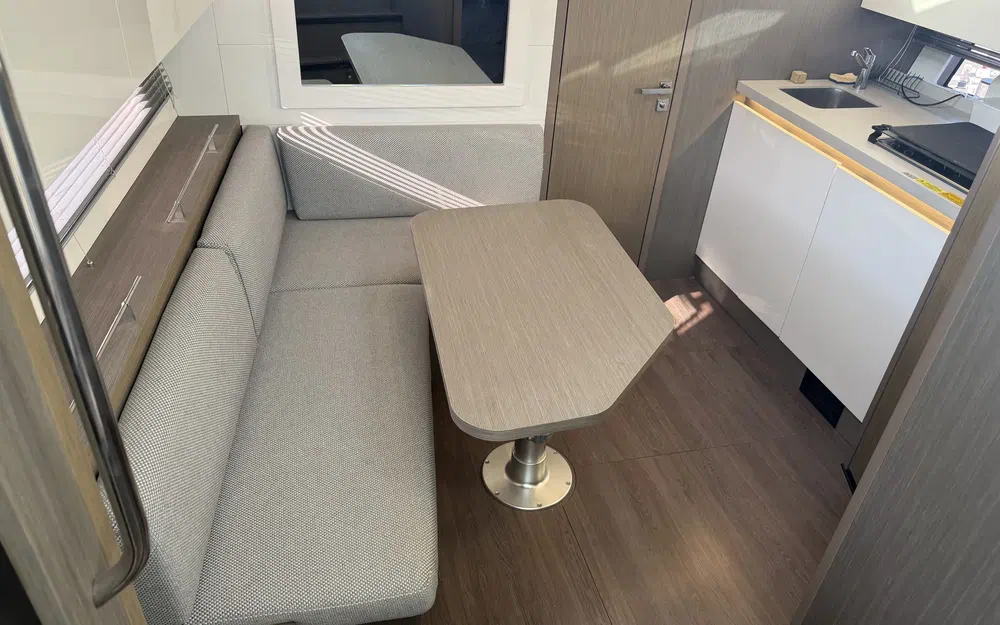 slider 9 Beneteau Gran Turismo 41