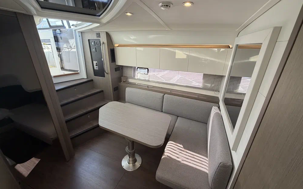 slider 10 Beneteau Gran Turismo 41