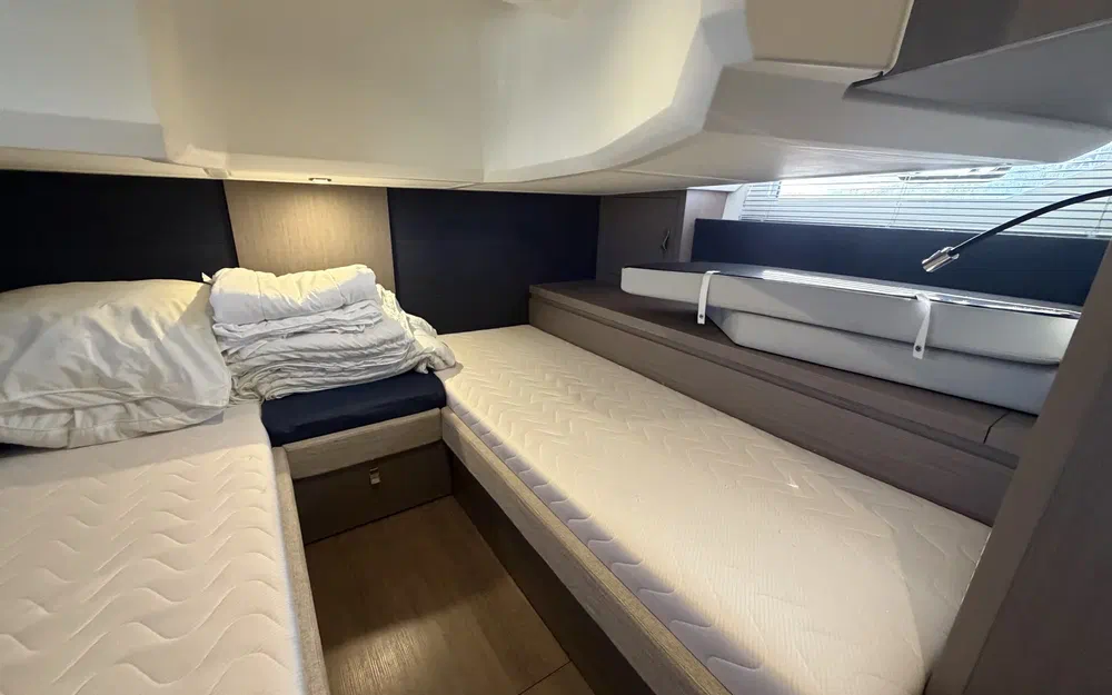 slider 16 Beneteau Gran Turismo 41