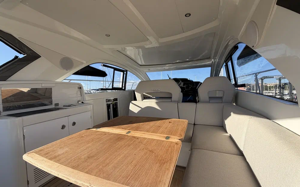 slider 2 Beneteau Gran Turismo 41