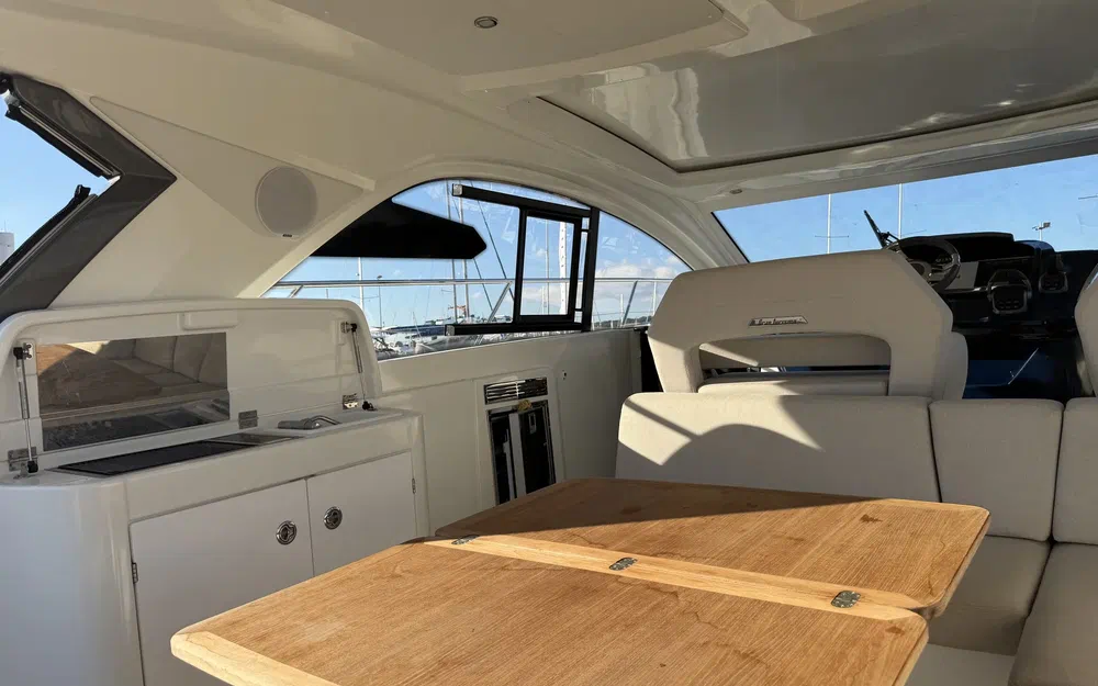 slider 3 Beneteau Gran Turismo 41