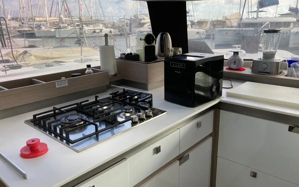 slider 23 Fountaine Pajot Elba 45
