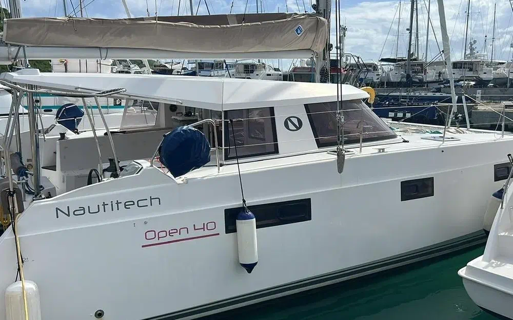 slider 1 Nautitech 40