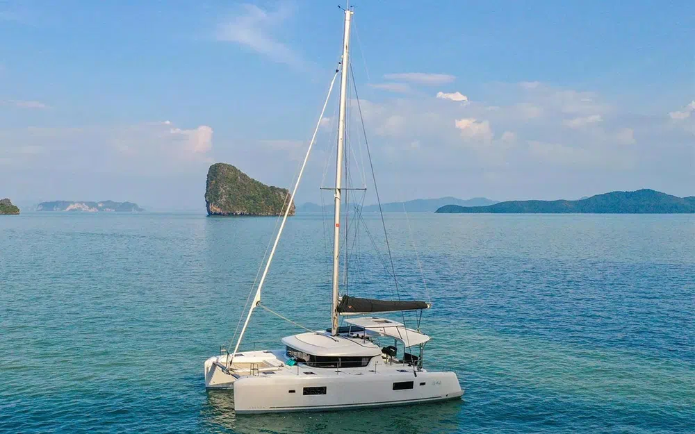 slider 2 Lagoon 42 MILLENIUM
