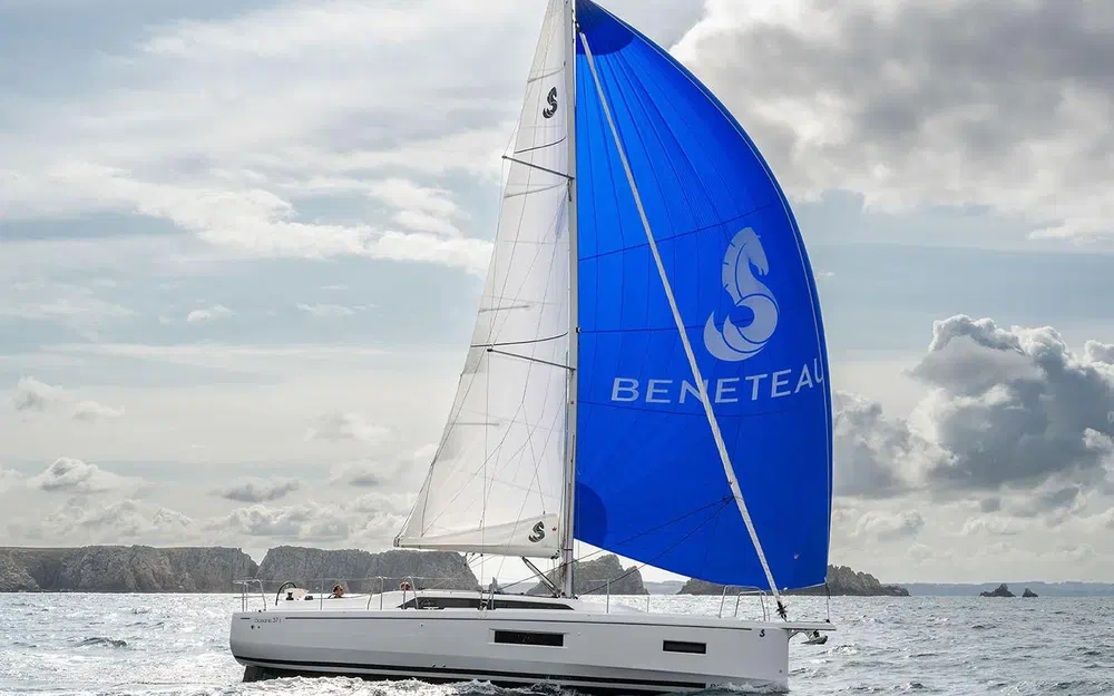 slider 1 Beneteau Oceanis 37.1