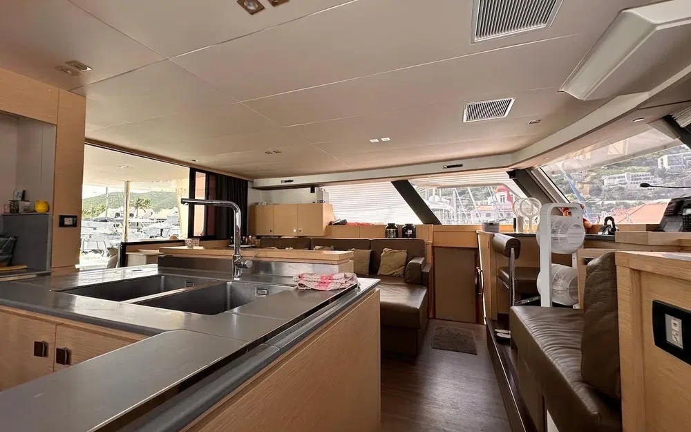 slider 137 Fountaine Pajot Ipanema 58