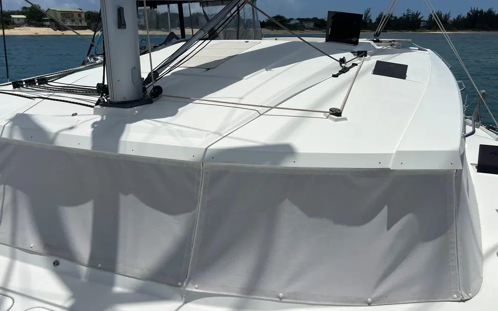 slider 9 Fountaine Pajot Astrea 42