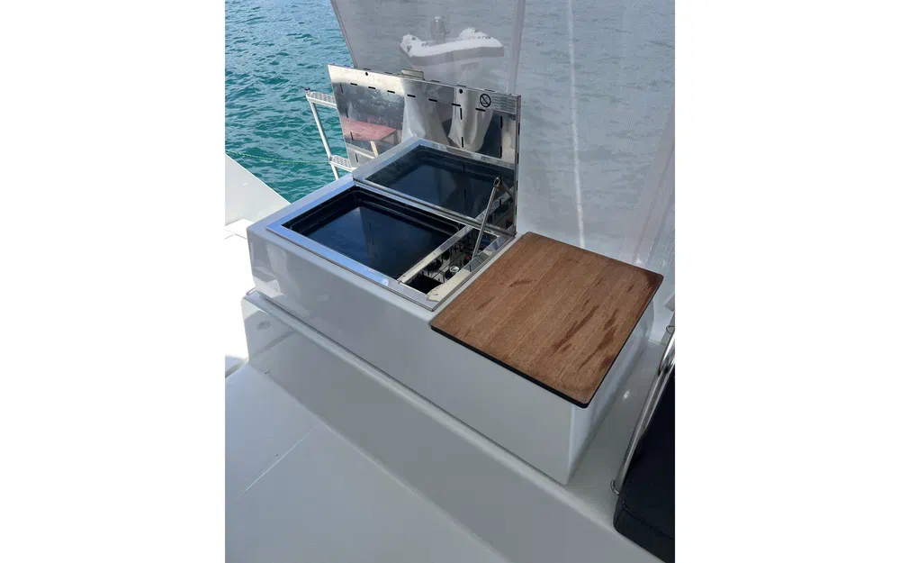 slider 11 Fountaine Pajot Astrea 42