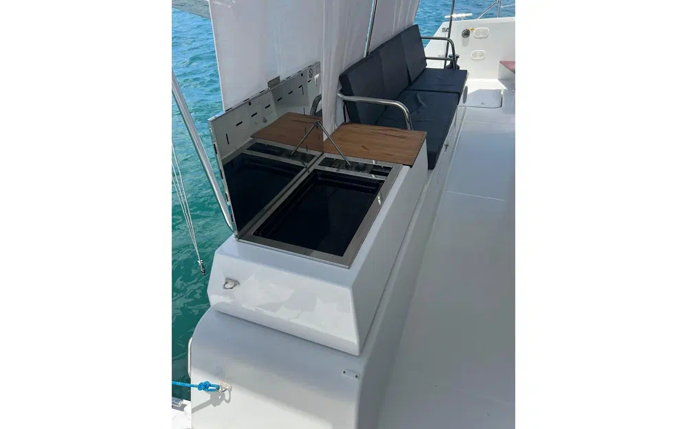slider 12 Fountaine Pajot Astrea 42