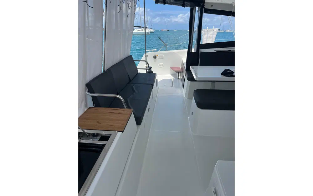 slider 13 Fountaine Pajot Astrea 42