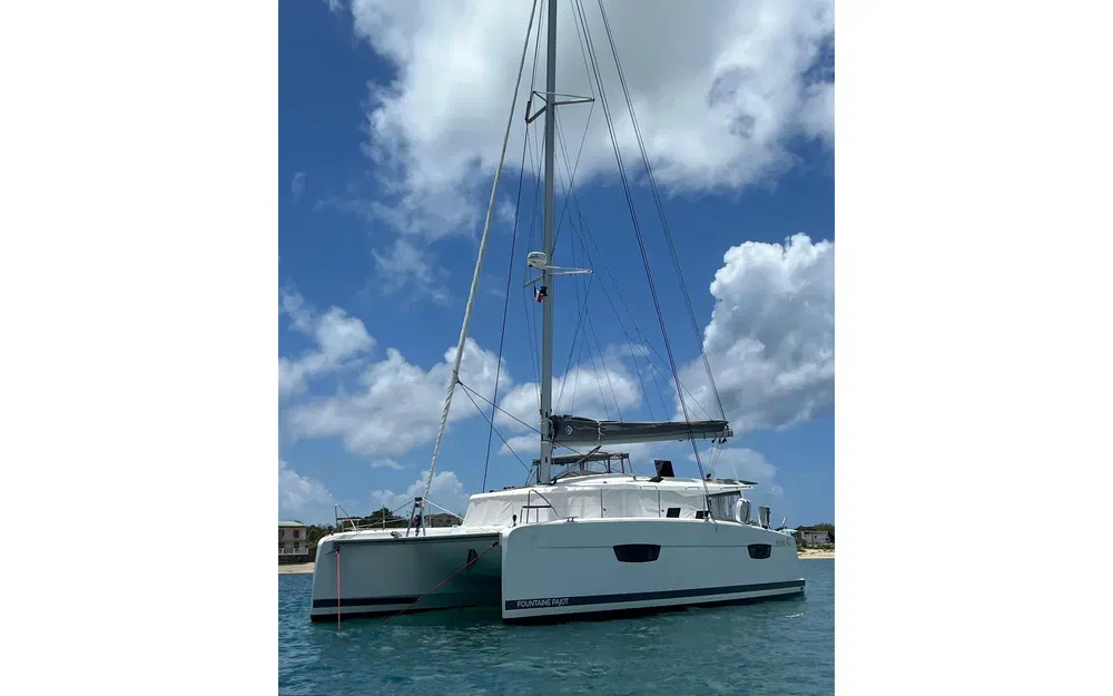 slider 1 Fountaine Pajot Astrea 42